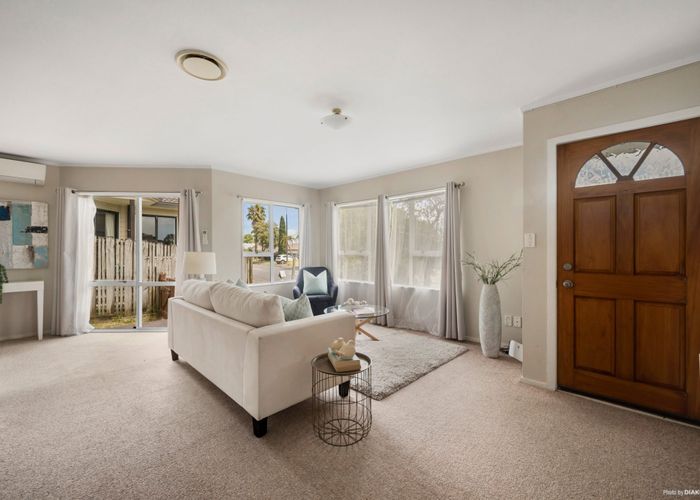  at 2/18 Barbados Drive, Unsworth Heights, Auckland