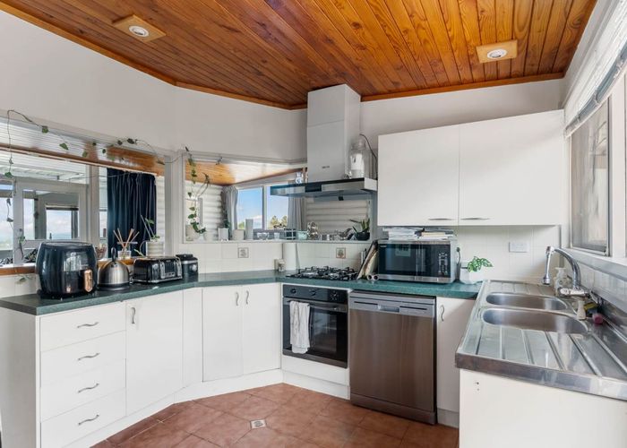  at Flat/334a Glenvar rd, Torbay, North Shore City, Auckland