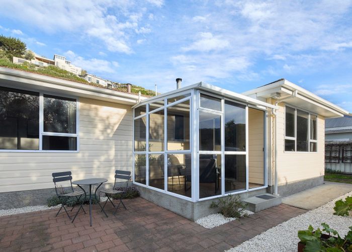  at 2/79 Wiggins Street, Sumner, Christchurch