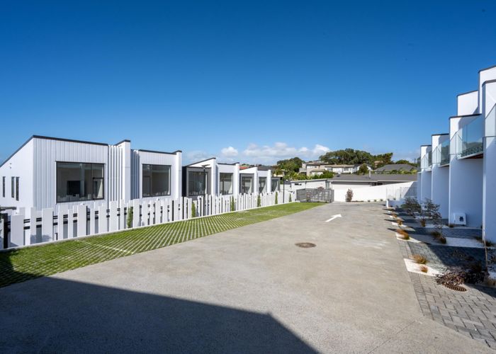  at 5/737 East Coast Road, Browns Bay, North Shore City, Auckland