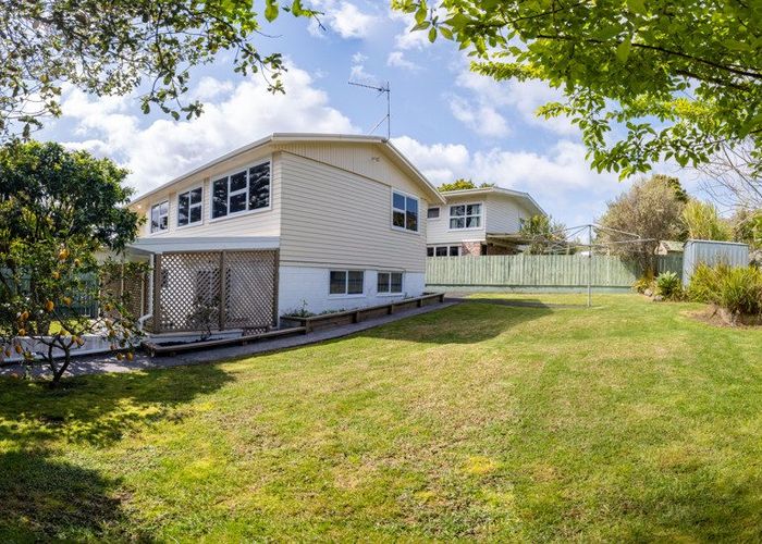  at 18 Blakeborough Drive, Forrest Hill, Auckland