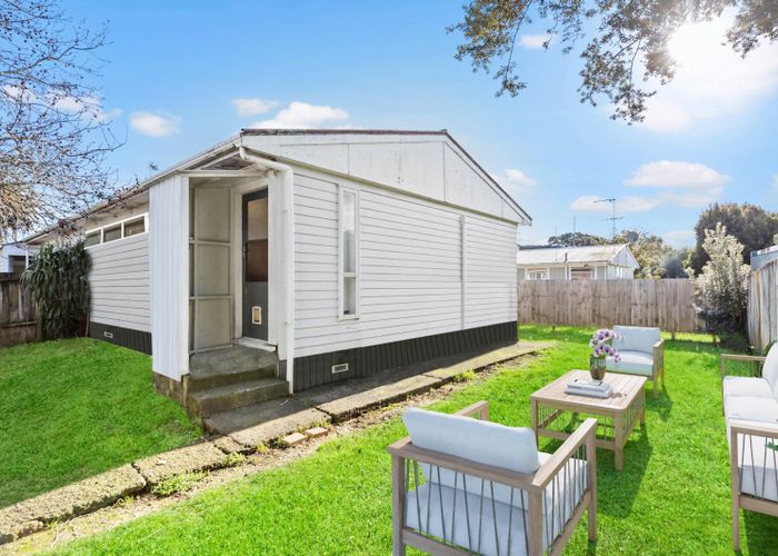  at 2/300 Panama Road, Mount Wellington, Auckland