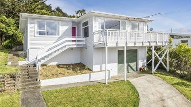  at 7 Alwyn Place, Newlands, Wellington