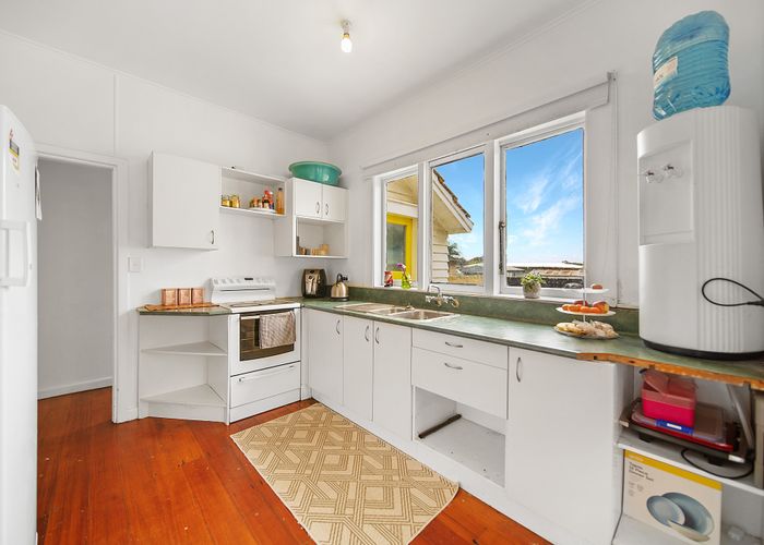  at 31 Vine Street, Mangere East, Auckland