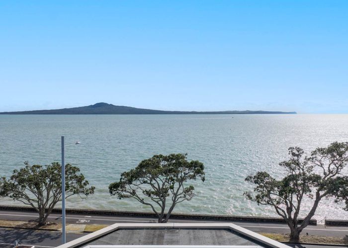  at 4/205 Tamaki Drive, Kohimarama, Auckland City, Auckland