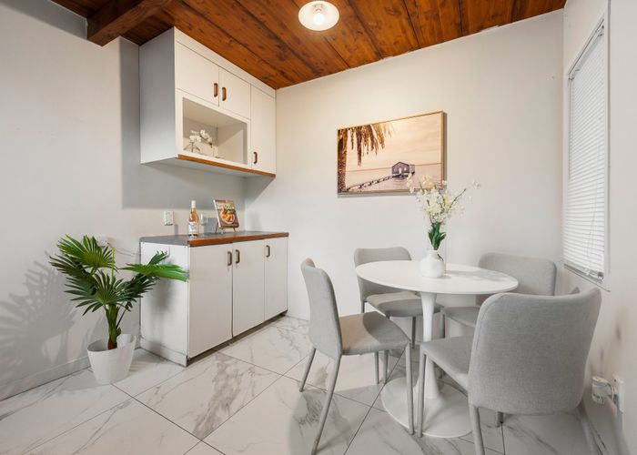  at 2/28 Tranmere Road, Sandringham, Auckland