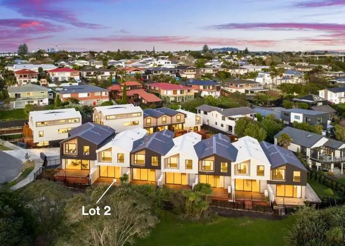  at 2/98-100 Walker Road, Point Chevalier, Auckland City, Auckland