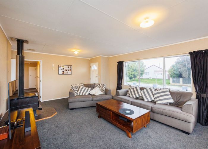  at 27 Rosedale Crescent, Cloverlea, Palmerston North