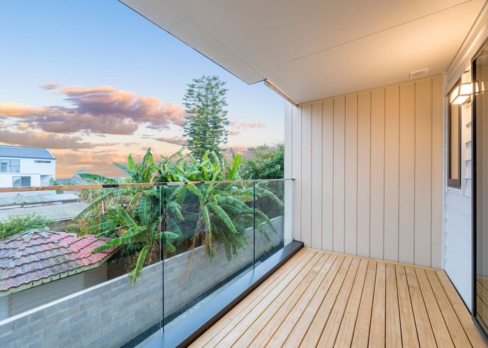  at 5/11 Hereford Street, Te Atatu Peninsula, Waitakere City, Auckland
