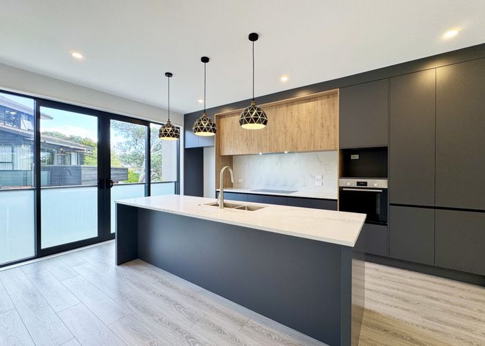  at 2/20 Penzance Road, Mairangi Bay, North Shore City, Auckland