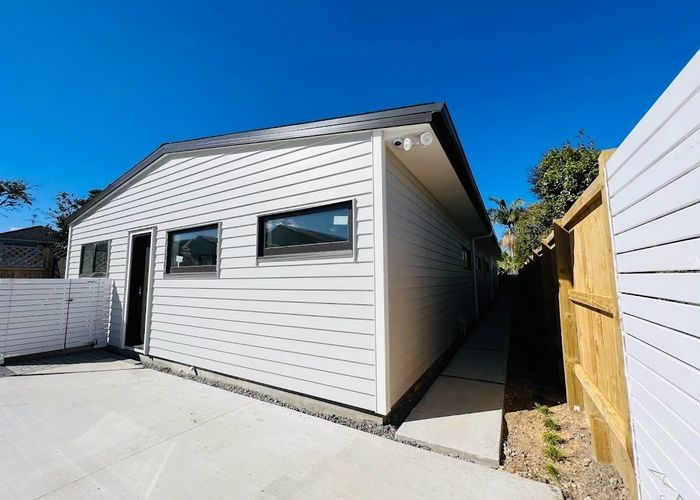  at 82E Eversleigh Road, Belmont, North Shore City, Auckland