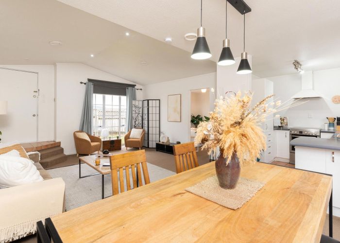  at 20 Kentwood Drive, Woodridge, Wellington
