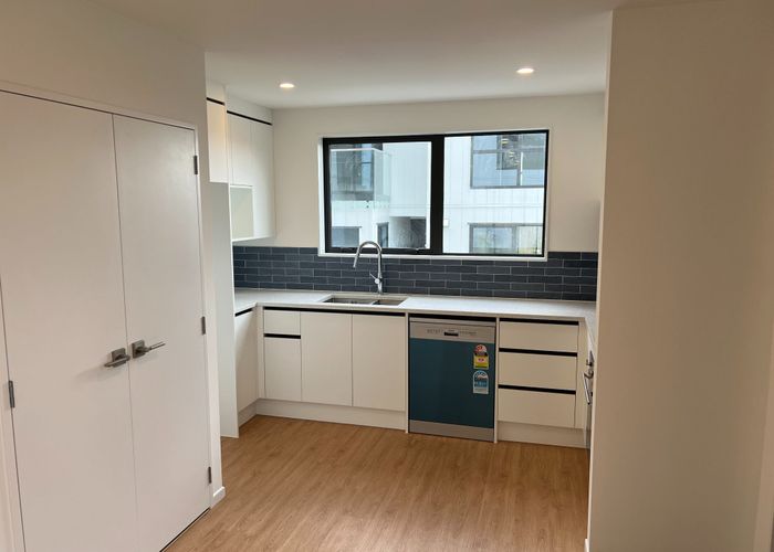  at 4/4 Waitaki Street, Henderson, Waitakere City, Auckland