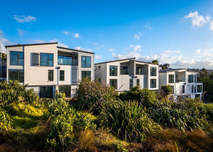  at 1090 Beach Road, Long Bay, North Shore City, Auckland