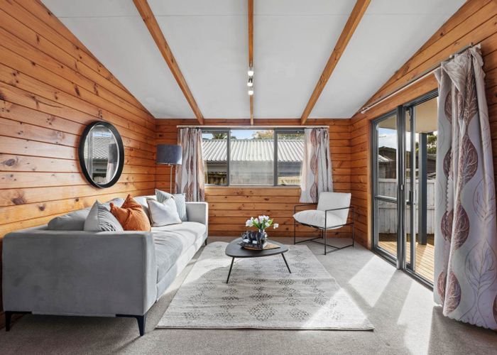  at 2/14 Gleneagles Grove, Wattle Downs, Manukau City, Auckland