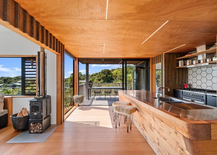  at 27 Queens Drive, Oneroa, Waiheke Island, Auckland