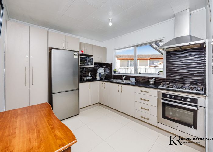  at 2/62 Redcrest Avenue, Red Hill, Papakura, Auckland