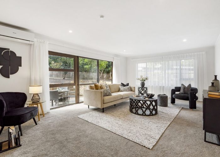  at 2/7 Tallington Crescent, Torbay, North Shore City, Auckland