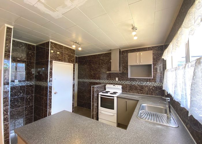  at 6 Carbery Pl, Manurewa, Manukau City, Auckland
