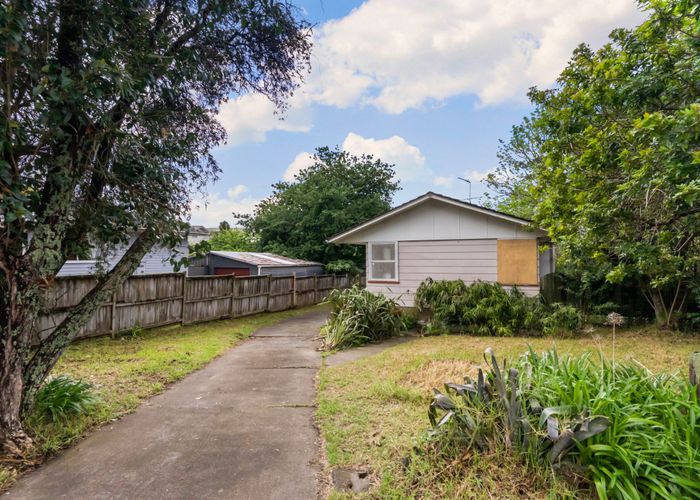  at 11 Juniper Road, Sunnynook, North Shore City, Auckland