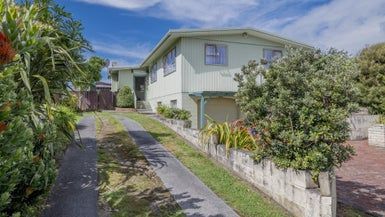  at 8 O'Rourke Place, Otaki Beach, Otaki