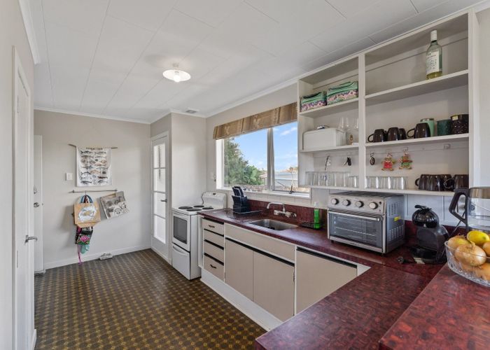  at 6 Yates Street, Otaki Beach, Otaki