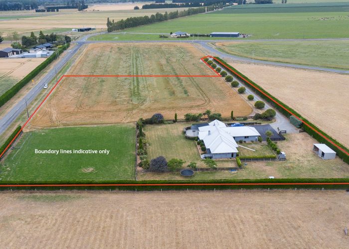  at 424 Grahams Road, Willowby