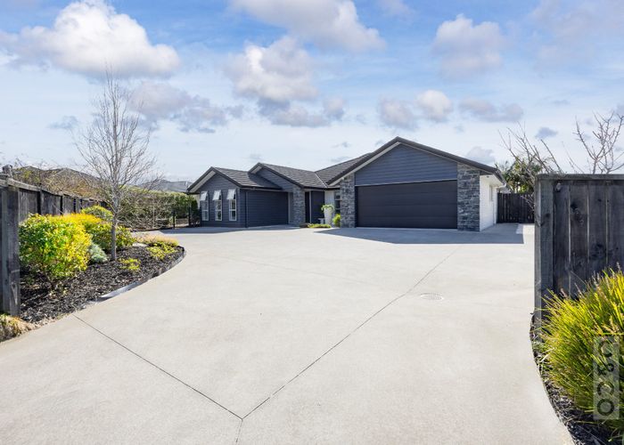  at 19 Riverhead Point Drive, Riverhead, Riverhead