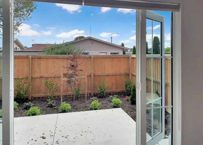  at 2/63 Hills Road, Edgeware, Christchurch