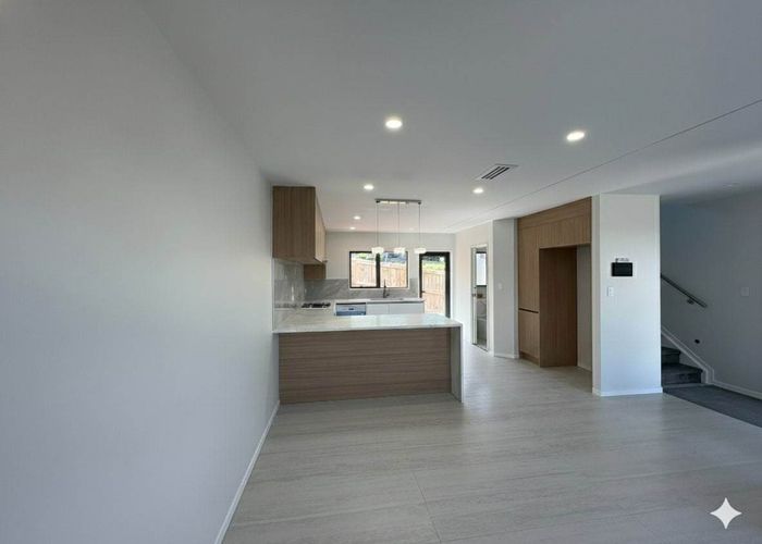  at 2/40 Arthur Road, Hill Park, Manukau City, Auckland
