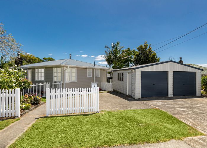  at 2 & 2a Preston Avenue, Henderson, Waitakere City, Auckland