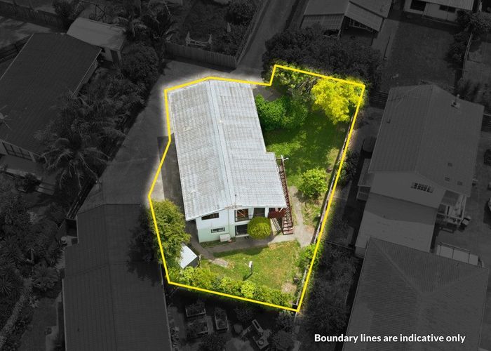  at 1/8 Chichester Drive, Rosehill, Papakura, Auckland