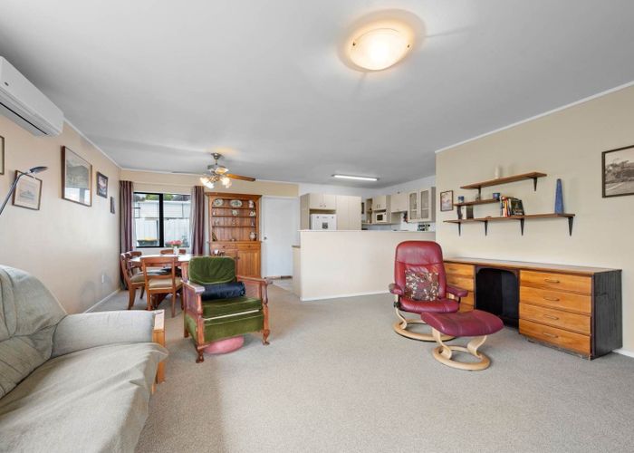  at 2/68 Bleakhouse Road, Bucklands Beach, Auckland