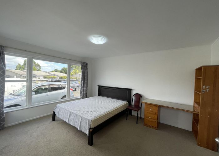  at 11 Edgewater Drive, Pakuranga, Auckland