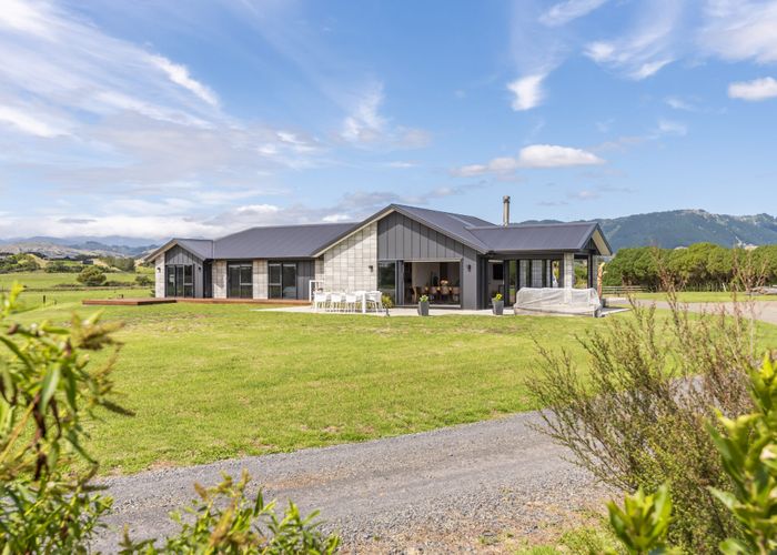  at 39 Sandown Road, Te Horo Beach