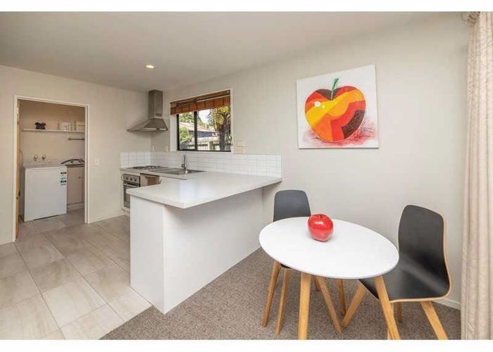  at 2/25 Wainoni Road, Avondale, Christchurch City, Canterbury