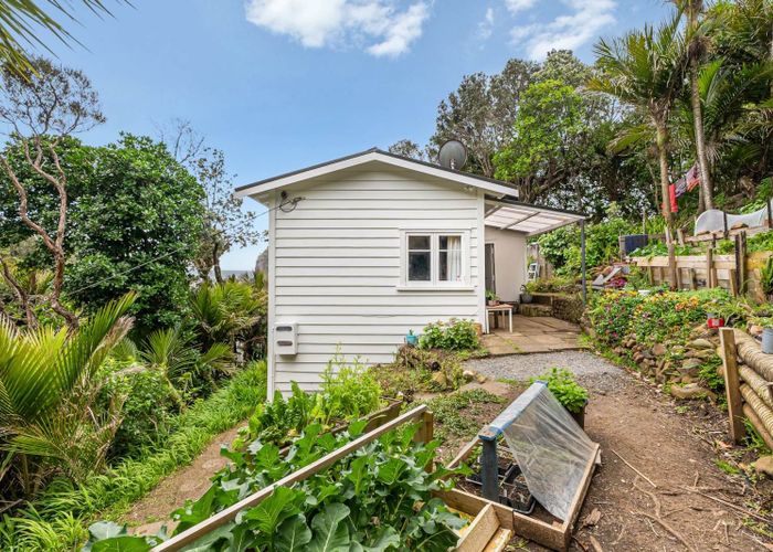  at 5 Sylvan Glade, Piha, Waitakere City, Auckland