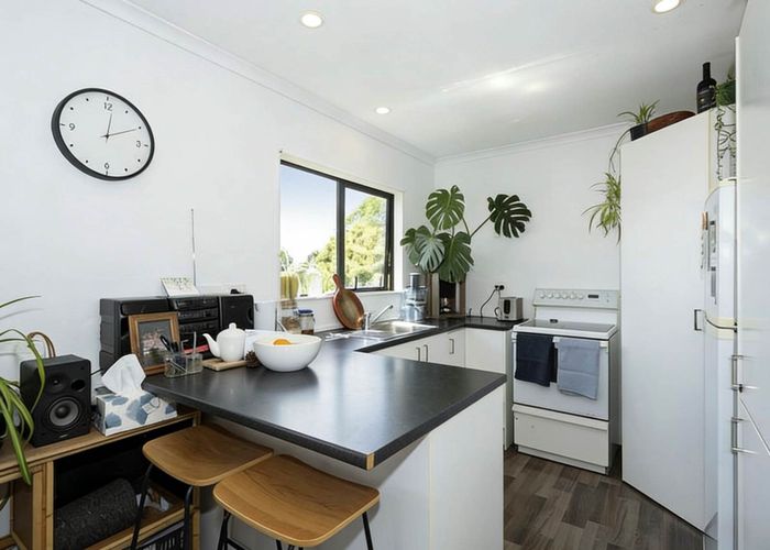  at 28 Beauchamp Drive, Massey, Waitakere City, Auckland