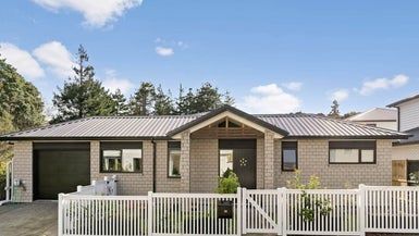  at 12 Hava Place, Green Bay, Auckland