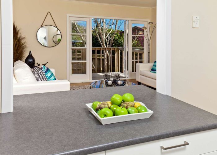  at 2/7 Vera Road, Te Atatu South, Auckland