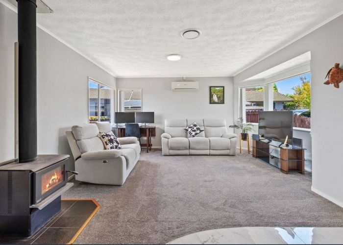  at 7 GREENSTONE PL, Clover Park, Auckland