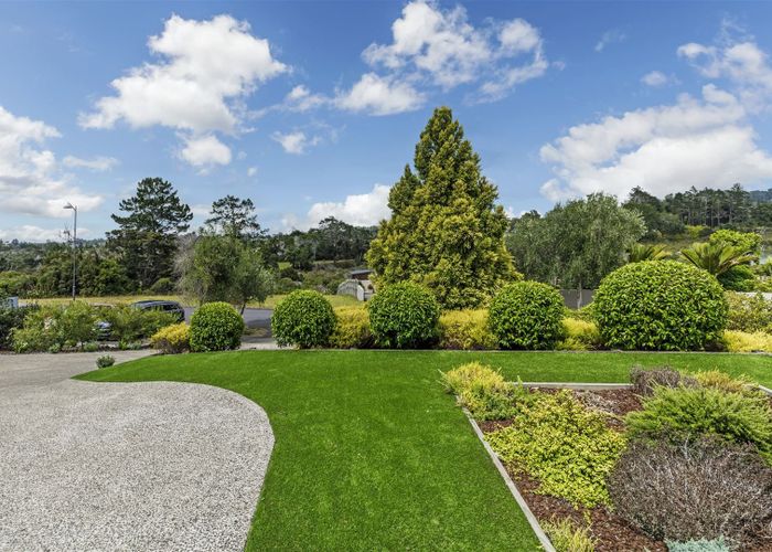  at 20 Schopolo Place, Schnapper Rock, Auckland