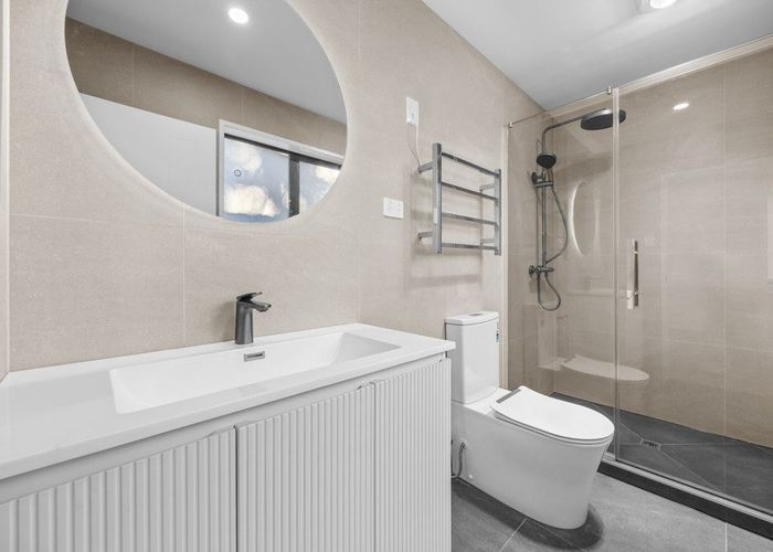  at 61B Totaravale Drive, Totara Vale, North Shore City, Auckland