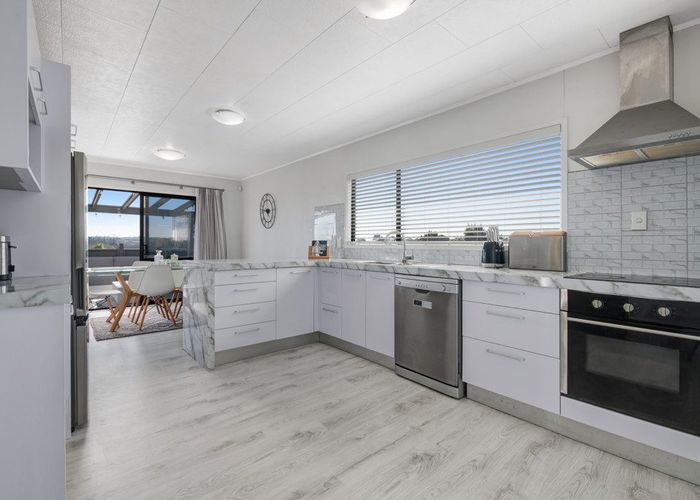  at 8 Sevilla Place, Unsworth Heights, North Shore City, Auckland