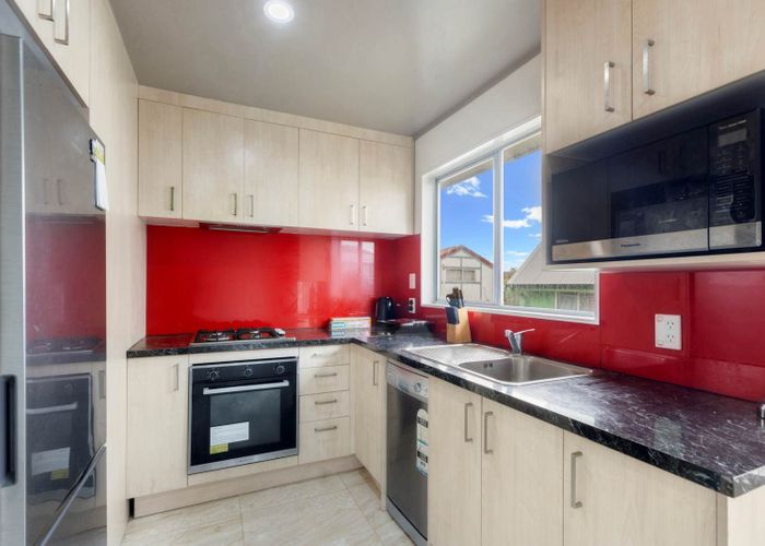  at 2/16 Craigbank Avenue, New Lynn, Waitakere City, Auckland