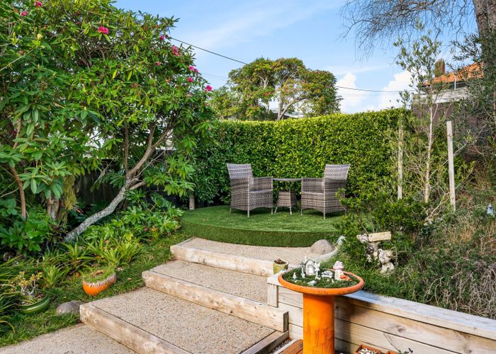  at 2/24 Penzance Road, Mairangi Bay, North Shore City, Auckland