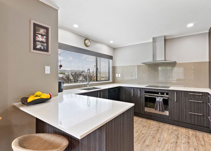  at 2 Woodview Rise, Botany Downs, Manukau City, Auckland
