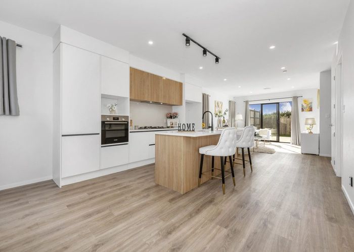  at 8 Frontier Lane, Flat Bush, Manukau City, Auckland