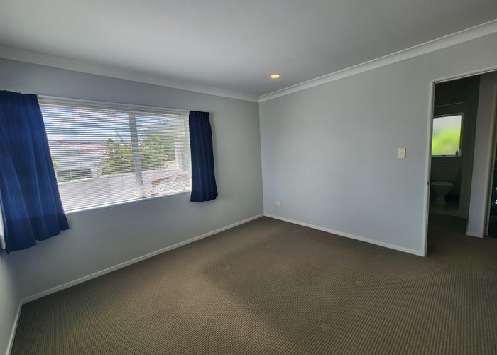  at 52 McCahill Views, Botany Downs, Manukau City, Auckland