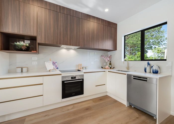  at 2/140 Edgewater Drive, Pakuranga, Manukau City, Auckland